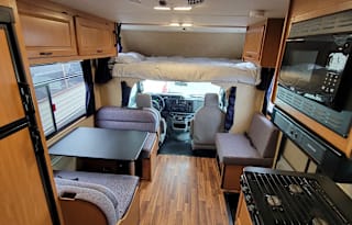 THOR 2017 25" RV FULLY STOCKED & ROAD TRIP READY!