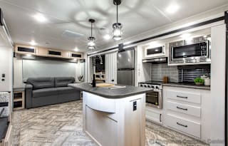36ft 2021 Palomino Puma - 3 Slides - Queen Bedroom