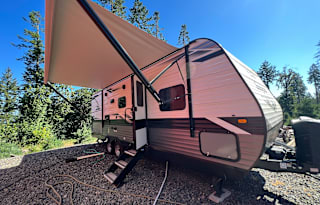 2022 Jayco JayFlight Sleeps 5