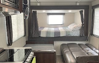 Amazing Family RV Like new  -Sleeps 8!