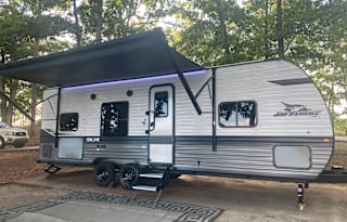 Enjoy our 2024 Jayco Jay Flight! Pet Friendly!