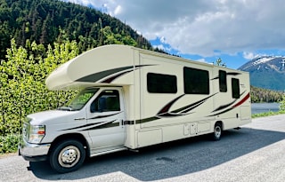Spacious 2017 Jayco Redhawk with huge slide-out!
