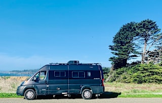 WINNEBAGO TRAVATO Camper Van for winter travels !