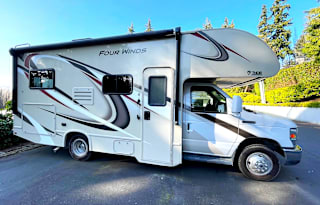 2019 Thor Motor Coach Four Winds 22E free parking