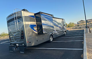 2022 Holiday Rambler Vacationer 35K
