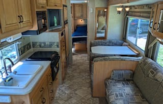 Class C Motorhome - Pet Friendly
