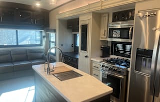 Family Camper:Sleeps 8/2Bed Rm/3Beds & Delivered