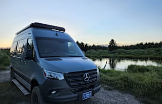 4WD Winnebago REVEL Montana: Rosie UNLIMITED MILES
