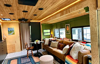 REMODELED, luxury  new interior. DELIVERY ONLY.