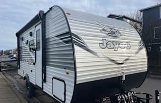Affordable Camping 2025 Jayco sleeps 5-6