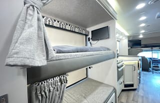 2022 Jayco Greyhawk 31F - Sleeps 10, Pets OK!