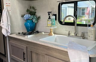 Nice and easy travel trailer! Queen bed/full bunks