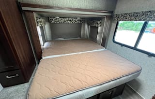 2020 Forest River RV Sunseeker MBS 2400Q