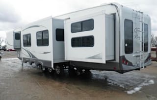 2011 Open Range RV Open Range RV 427BHS w/5 slides