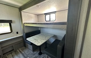 2022 Coleman Lantern Fully Loaded Travel Trailer