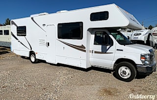 2015 Thor Four Winds Majestic Ultimate Family RV Grizzly6