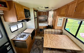 Salome - 2008 Coachman Freelander 24