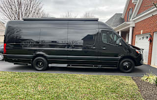 Luxe Cruiser (Ghost Edition 24ft)