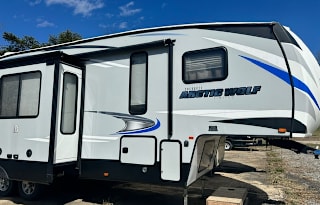 2019 Forest River RV Cherokee Arctic Wolf 305ML6