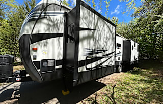 Unit 10-Outback with Large Rear Living & King Bed