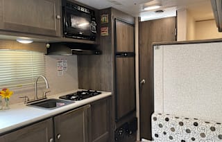 Travel Trailer that Sleeps 5 and is under 4000lbs!