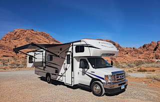 Pristine 2023 Forest River Forester 29FT