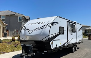 Raymond's Prime Time 24DBS Travel Trailer