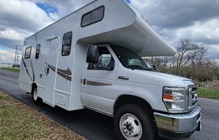 THOR 2017 25" RV FULLY STOCKED & ROAD TRIP READY!