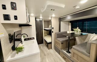 ***Brand New***  2024 Jayco JayFlight SLX 184BS