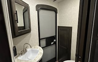 2022 Cruiser Aire 33BHB - Big Family RV Rentals