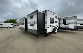 Like New 35' RV Travel Trailer