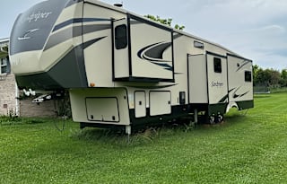 Lauren and Nathan’s camper rental