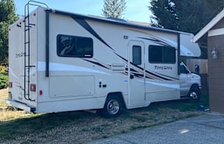 Minnie Winnie 26' - The Rolling Nomad