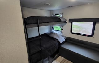 Family Friendly Bunkhouse Travel Trailer (2022)