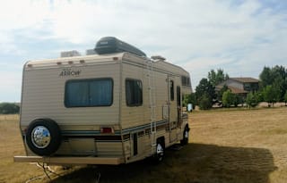 Newer looking  Class C  23'. Has little usage.