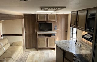 Cozy & Beautiful Trailer Sleeps Up To 10 People!