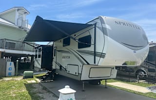 Pet Friendly Local Delivery 2 Bedroom Fifth Wheel