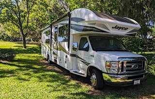 Family Adventure on Wheels 2019 Jayco Greyhawk