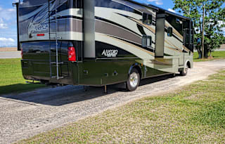 2012 Tiffin Elegro 35QBA Bunkhouse