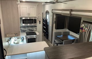 2020 Montana High Country Front Living