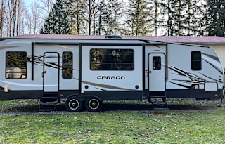 Keystone Carbon Toy Hauler