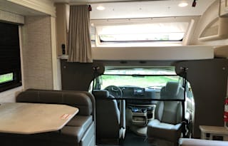 2024 Sunset Splendor Jayco Redh 31F w Bunks & Wifi