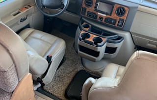 Easy to drive*  Thor Motor Coach Four Winds 23UU