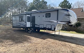 2021 Forest River Arctic Wolf 3550 Suite