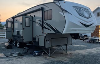 Steve and Candis ReZerve 5th Wheel Bunkhouse