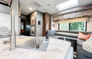 2021 RV w/3 Slides - Sunseeker 2500TS