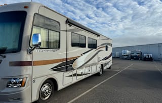 Adventure The 2014 Thor Motor Coach Windsport 34E