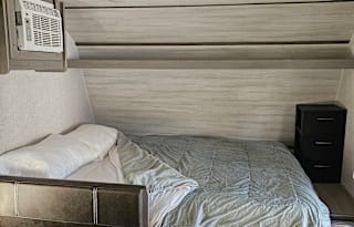 Pet friendly - 2023 Coleman 17B