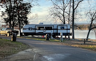 Colossal Kayman Travel Trailer 31ft w/ BnkHse