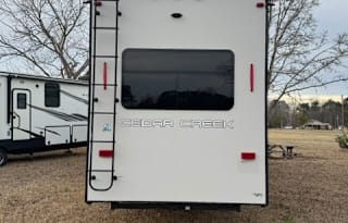 lUXURY Cedarcreek377BH